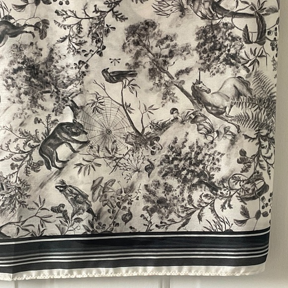 Fable England Wolf Garden Square Scarf - Black - NWT - Picture 7 of 16